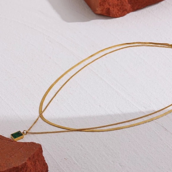 💚Gold plated green square pendant necklace - Picture 7 of 7